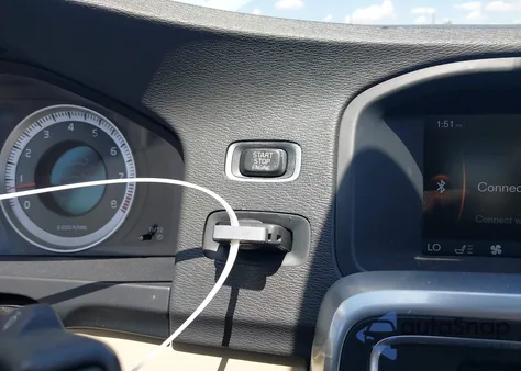 2012 Volvo S60 T5 z USA, uszkodzony, nr VIN YV1622FS9C2045613